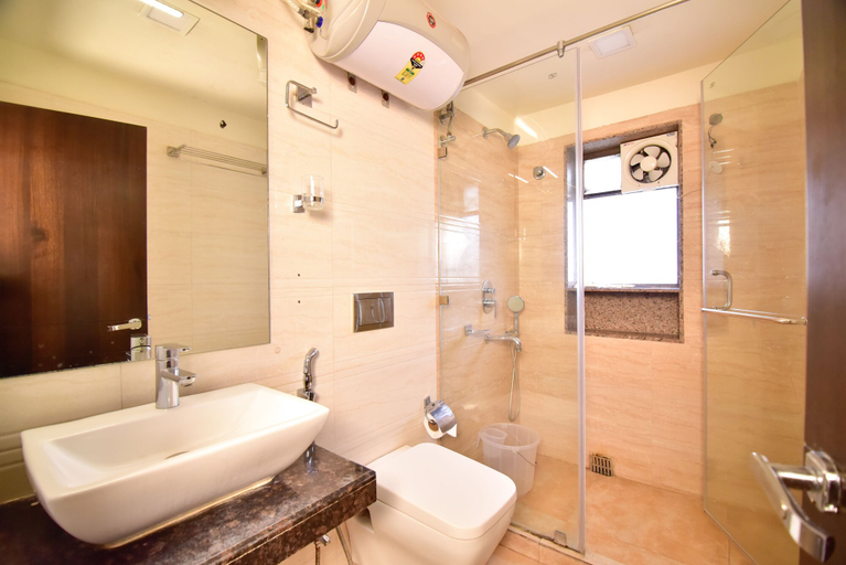 Bathroom 4, Hotel Presidency Inn, Kolkata