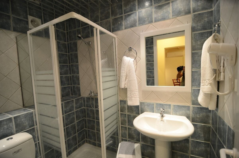 Bathroom 5, Penelope Apartment Hotel, Ionian Islands