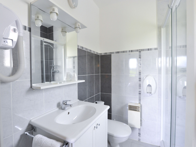Bathroom 4, Auberge D'ici & D'ailleurs, Lot