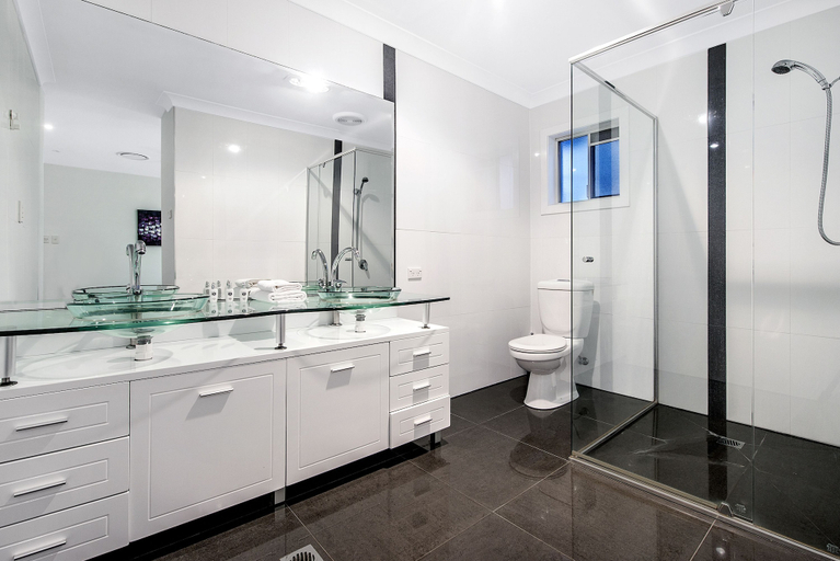 Bathroom 3, Amalfi Executive 5 Bedroom Home, Gold Coast