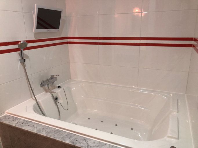 Bathroom 5, Legend Hotel, Gimhae