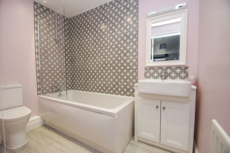 Bathroom 4, Marina Apartment Parking by Brighton Holiday Lets, Brighton and Hove
