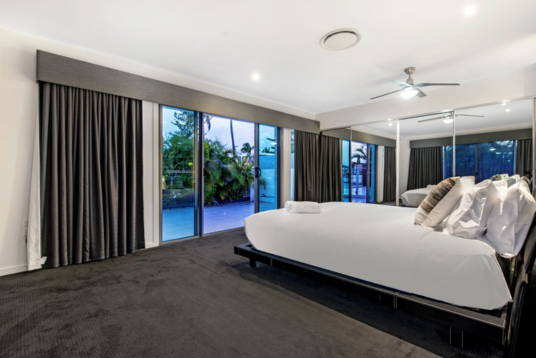 Bedroom 2, Amalfi Executive 5 Bedroom Home, Gold Coast