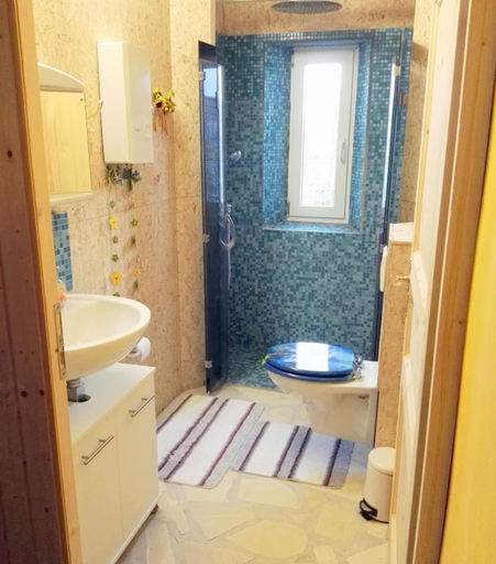 Bathroom 3, 3 Zimmer-Apartment mit Weitblick, Oberbergischer Kreis