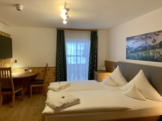 Bedroom 3, Naturhotel Reissenlehen, Berchtesgadener Land