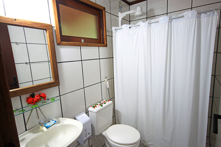 Bathroom 4, Igarakuê Flat, Japaratinga