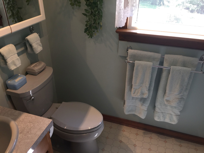 Bathroom 4, Shady Acres Bed and Breakfast, Caroline