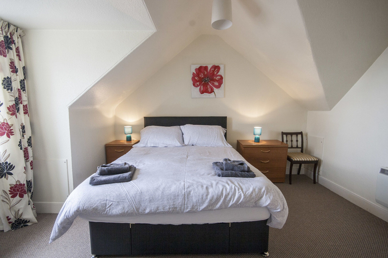 Bedroom 2, 1 Varis Apartments, Moray