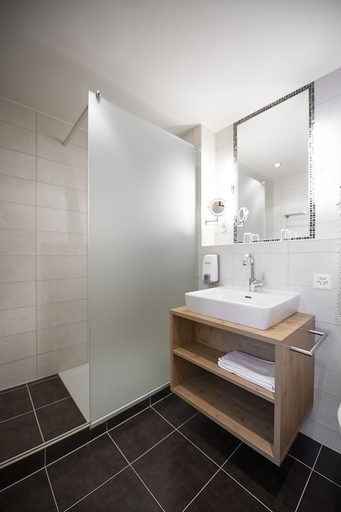 Bathroom 4, Olympic, Sierre