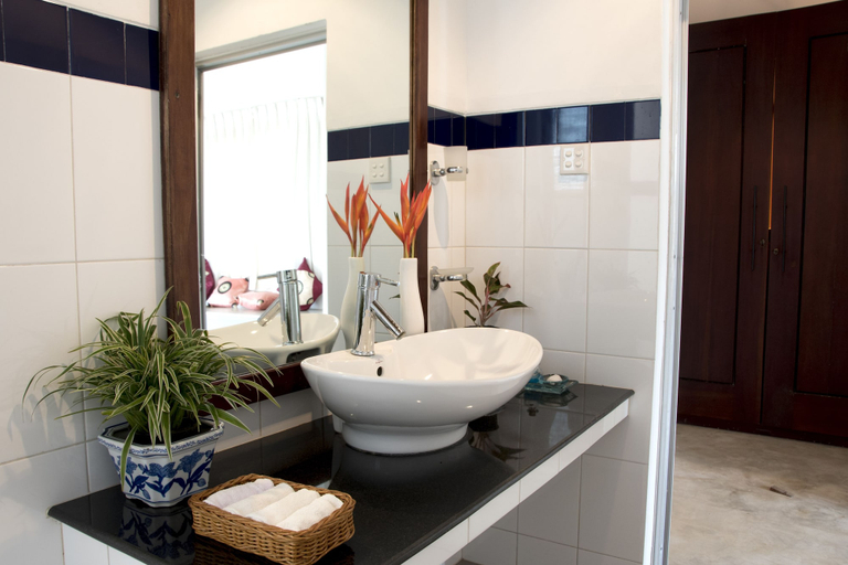 Bathroom 3, Omatta Villa, Agalawatta