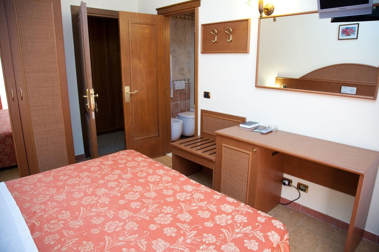 Bedroom 3, Hotel Ipanema, Messina
