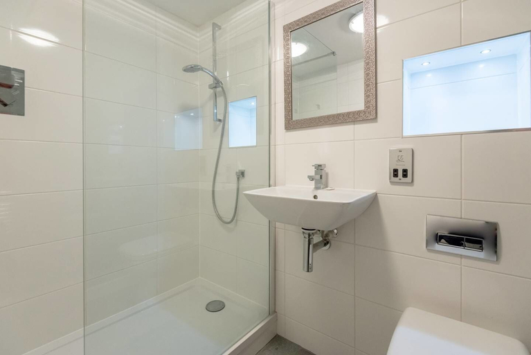 Bathroom, JOIVY Loft at the Brewery in Edinburgh Old Town, Edinburgh