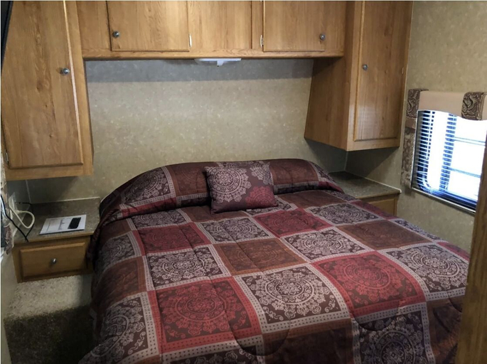 Bedroom 2, Cindys Motel, Lafayette