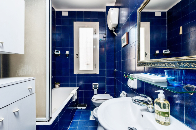 Bathroom 2, Otranto - WR Apartments, Roma