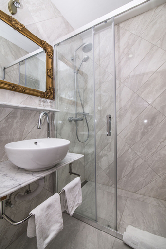 Bathroom 4, Hotel Pasike, Trogir