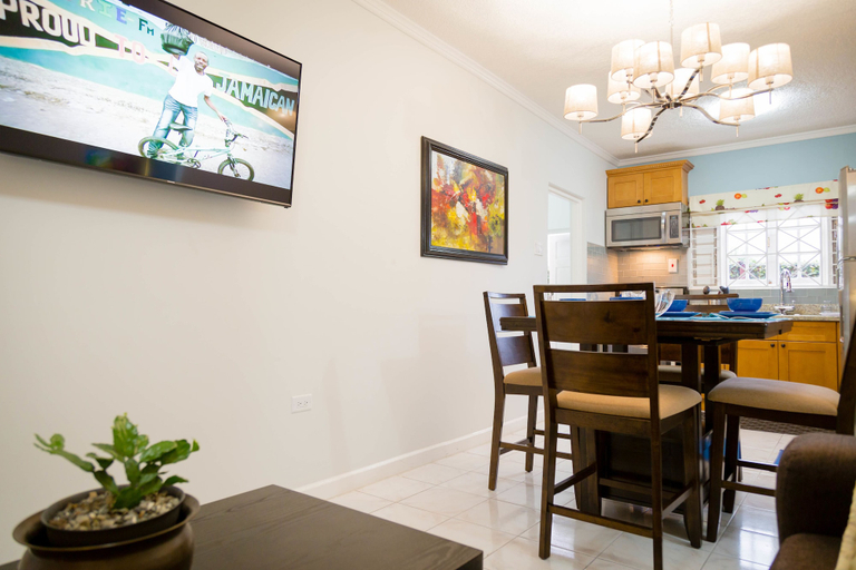Food & Drinks 4, Centrally Located Guest Apartments