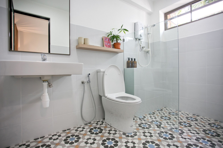 Bathroom 4, 16 Gurney Homestay, Pulau Penang