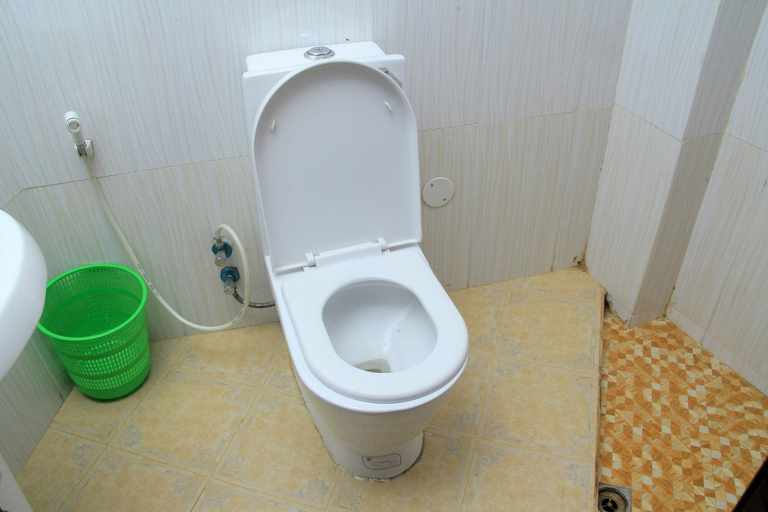 Bathroom 4, Kagnew Pension, Addis Abeba