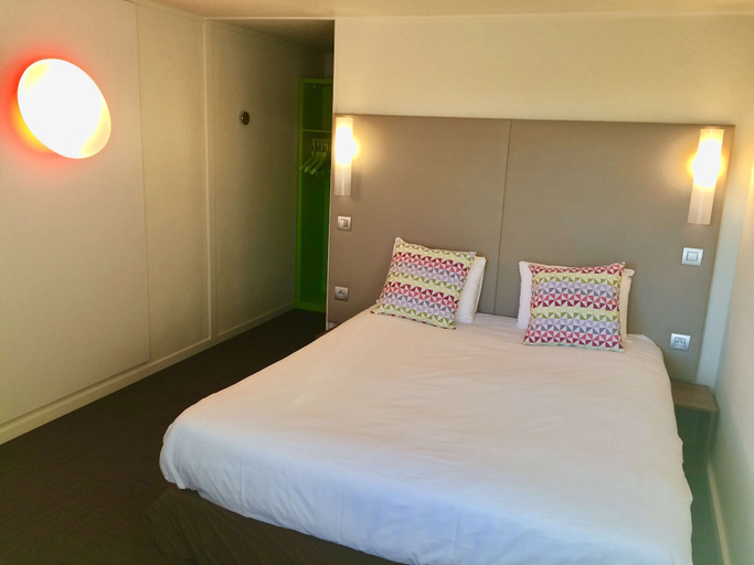 Bedroom 4, Campanile Plaisir, Yvelines