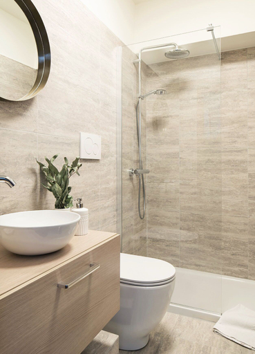 Bathroom 4, Palace with balcony View to Pitti Palace and the Duomo, Florence