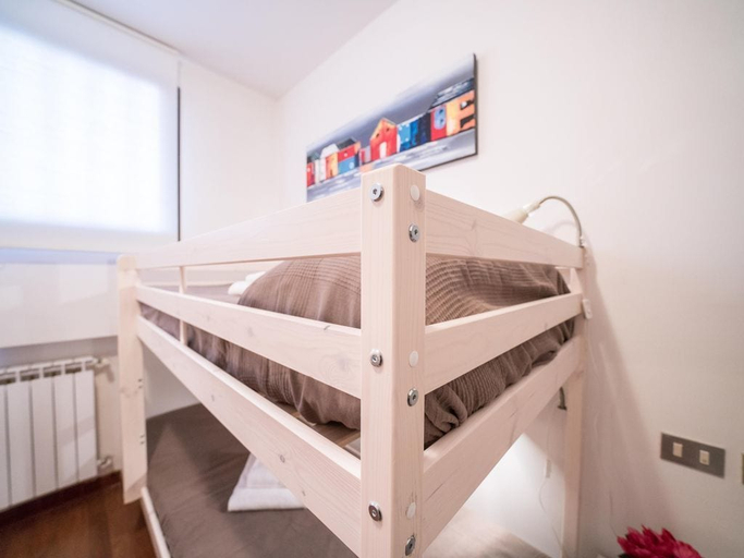 Bedroom 2, Bright Apartments Desenzano - Caravelle Pool, Brescia