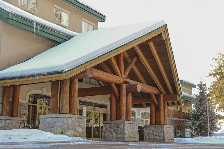 Exterior & Views 2, Coast Hillcrest Hotel, Columbia-Shuswap