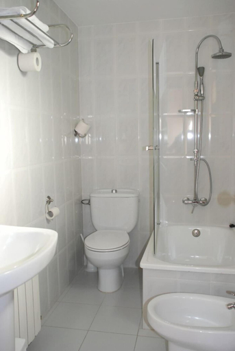 Bathroom 3, Hostal Delgado, Huesca