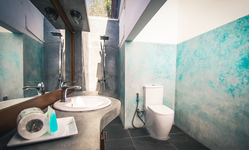 Bathroom 4, Central Beach Inn, Weligama