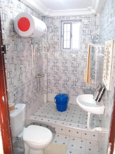 Bathroom 3, JLW Hostel, Akwapim South