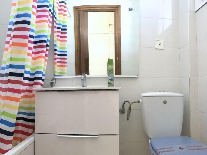 Bathroom, Estudio Port Badia 1B, Girona