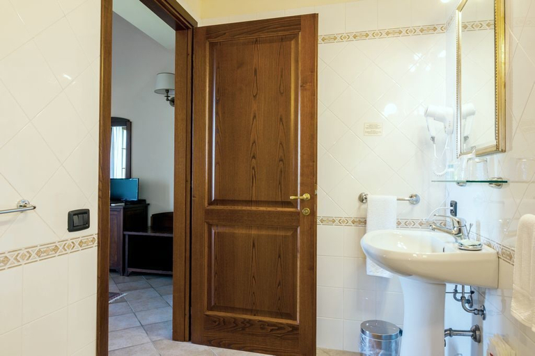 Bathroom 3, Agriturismo Santo Pietro, Pisa