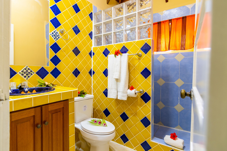 Bathroom 4, Cahal Pech Village Resort