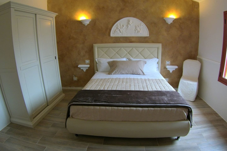 Bedroom 2, Villa Irene, Syracuse