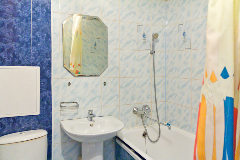 Bathroom 4, Apartment ALLiS-HALL on Pervomayskaya 70, Ekaterinburg gorsovet