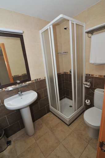 Bathroom 4, Hostal Goyma III, Madrid