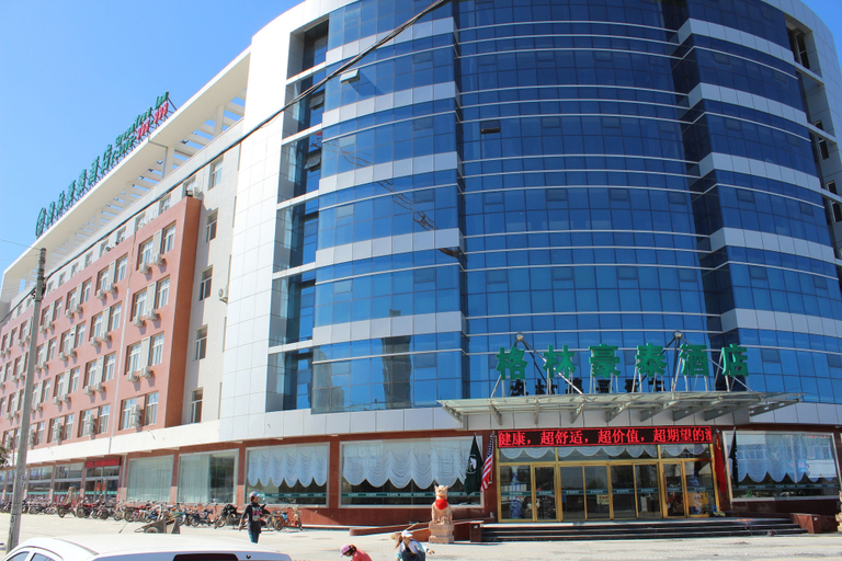 Exterior & Views