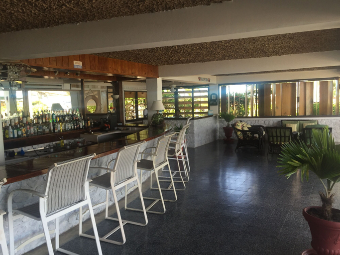 Food & Drinks 5, Anchorage Yacht Club Hotel