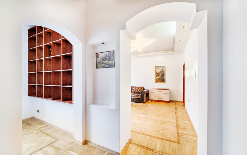 Others 4, 3 Bedroom Apartment near Deribasovskaya, Odes'ka