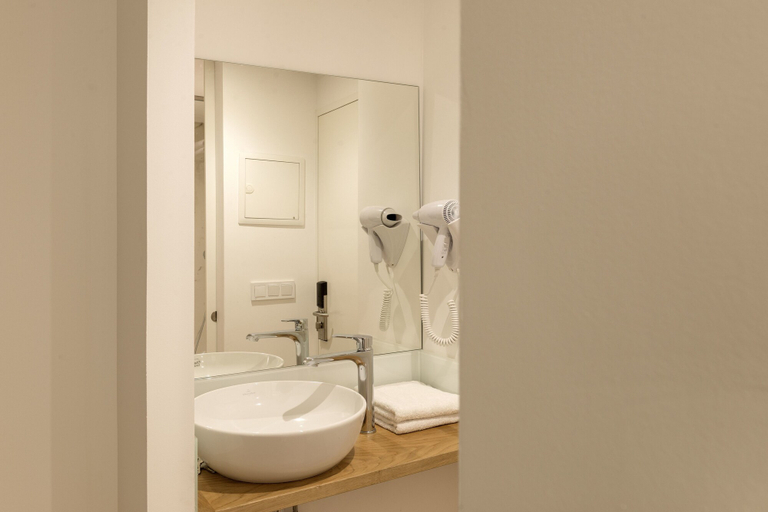 Bathroom 5, Hotel SempreFisterra, A Coruña