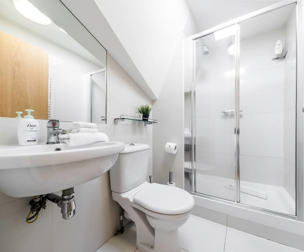 Bathroom, Cosy 1 bedroom in Belsize Park, London
