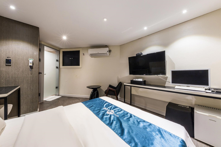 Bedroom 3, Hotel The Blue Cheonho, Gandong