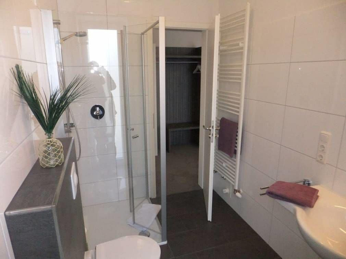 Bathroom 5, Köhncke's Landgasthof und Hotel, Ammerland