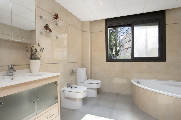 Bathroom 3, Villa Santi, Girona