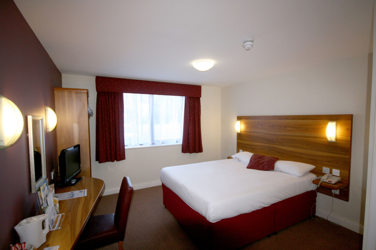 Bedroom 3, Days Inn by Wyndham Corley NEC M6, Warwickshire