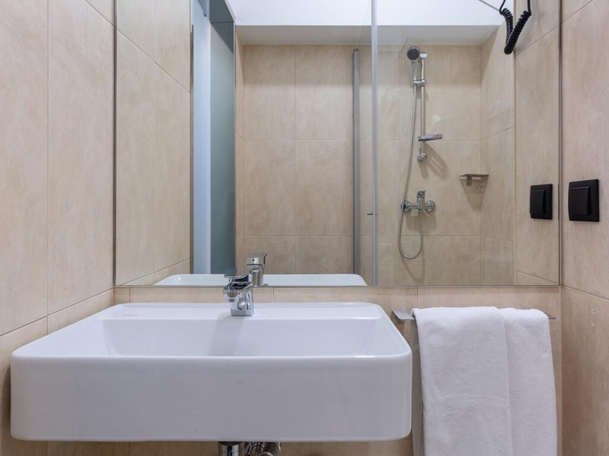 Bathroom 5, Hotel Afonso V, Aveiro
