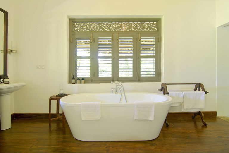 Bathroom 5, Ivory House, Imaduwa