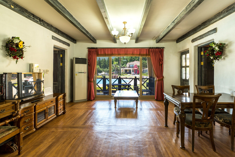 Others 5, Yeats Vill Pension, Seogwipo