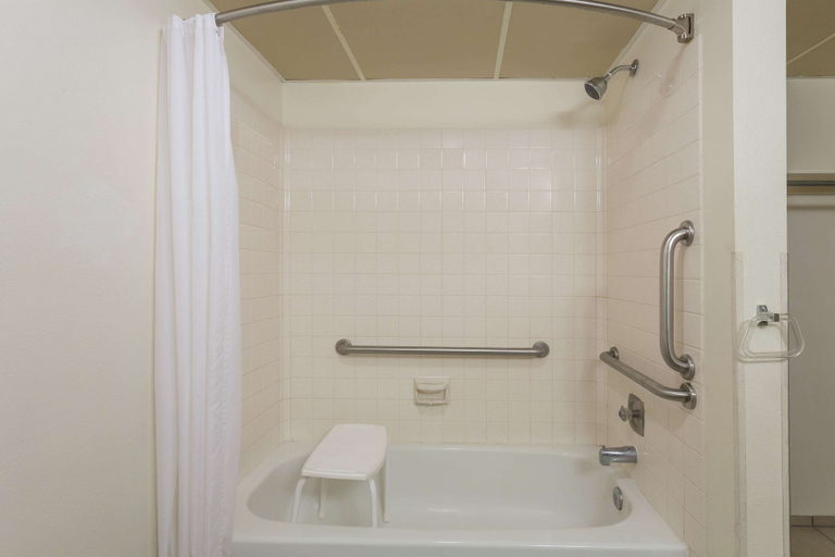 Bathroom 5, Super 8 by Wyndham Diamondville Kemmerer, Lincoln