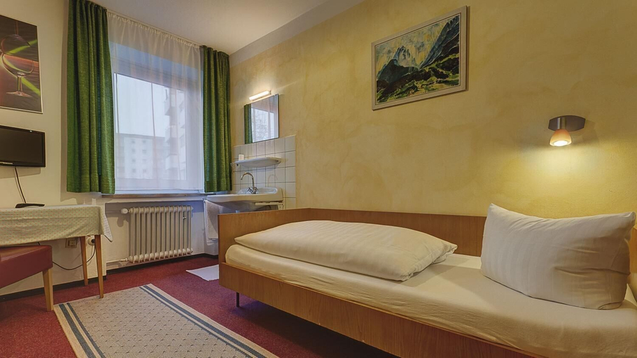 Bedroom 3, Hotel Luitpold, Landshut