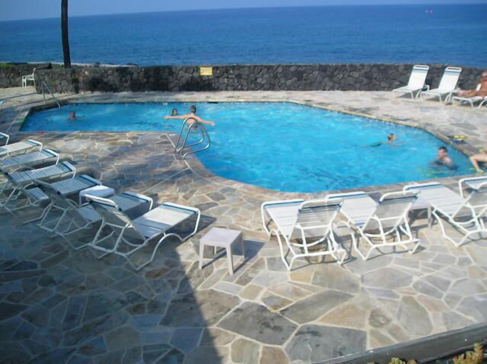 Sea Ge 1-205-oceanfront 2 Bedroom Condo by RedAwning, Hawaii